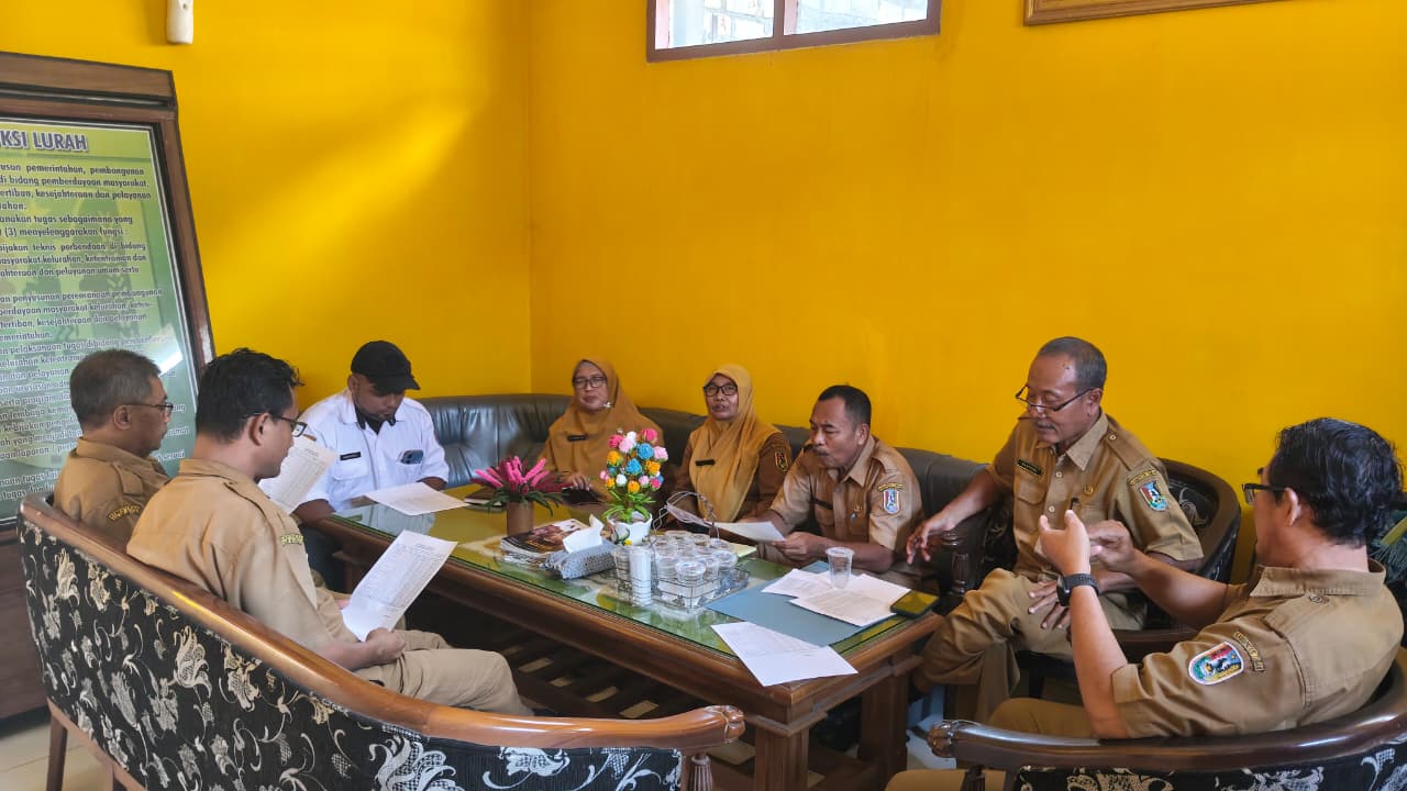 BRIEFING STAF KELURAHAN PERBON