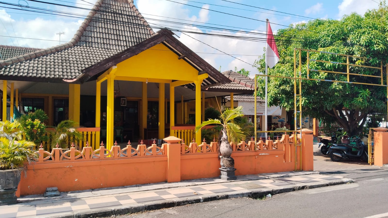 PENDOPO KELURAHAN PERBON
