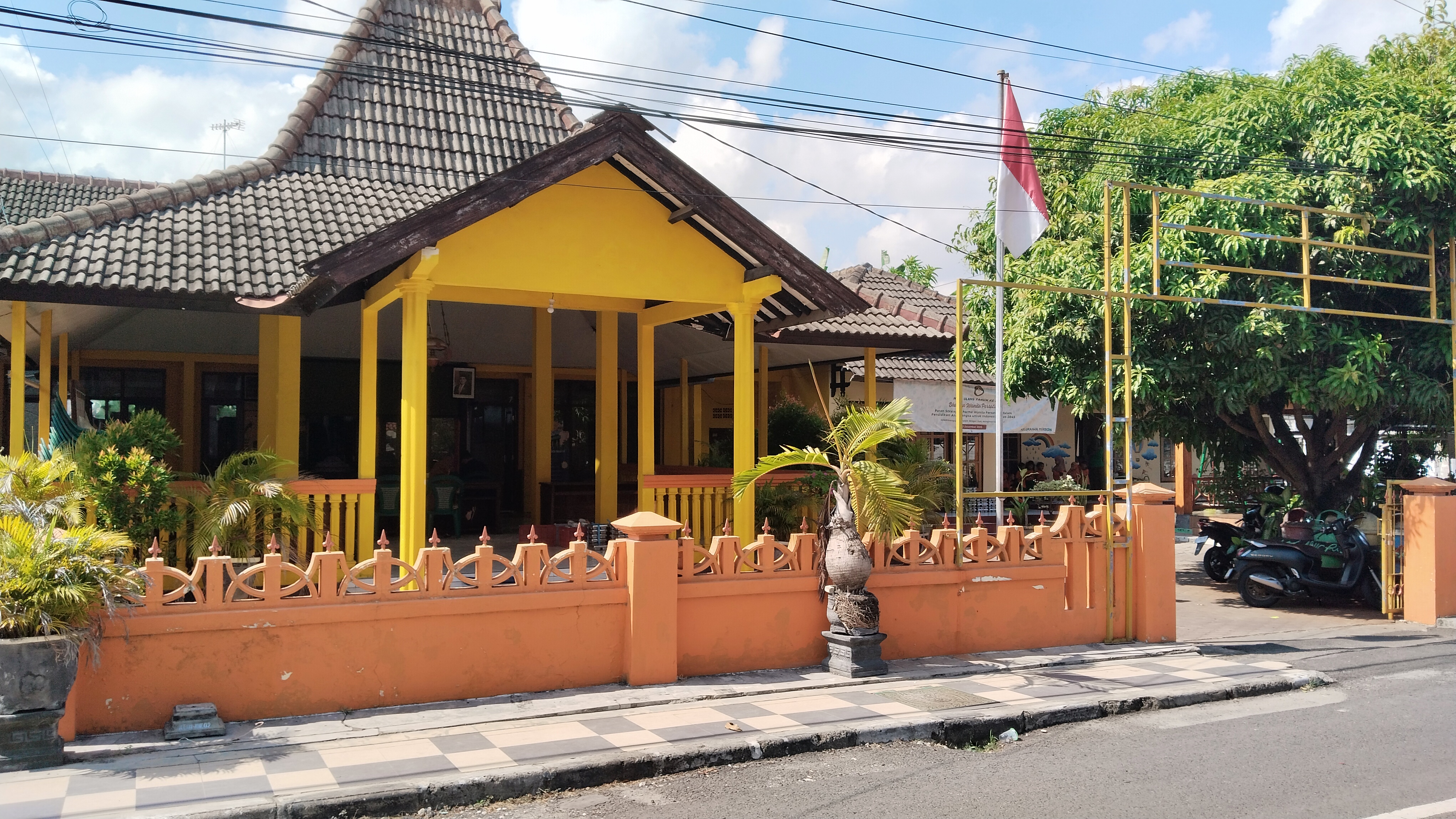 Kantor Kelurahan PERBON